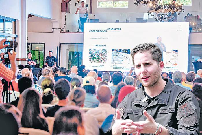 Este lunes se efectuó la audiencia pública en el parque Omar, donde buena parte de los residentes de San Francisco fue excluida so pretexto de temas de espacio. Este lunes se efectuó la audiencia pública en el parque Omar, donde buena parte de los residentes de San Francisco fue excluida so pretexto de temas de espacio.