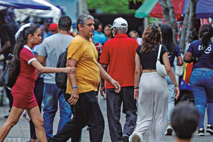 Hasta el momento, 1,9 millones de panameños se encuentran laborando en el país, ya sea en el sector público como privado. Hasta el momento, 1,9 millones de panameños se encuentran laborando en el país, ya sea en el sector público como privado.