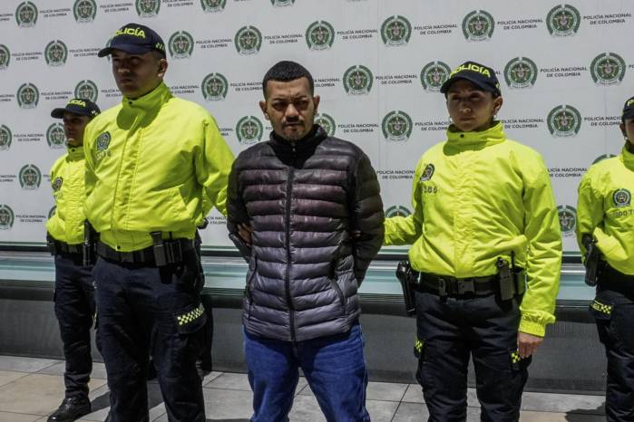 Fotografía difundida el 5 de julio de 2025 por la Policía colombiana que muestra al anciano José Arteaga Hernández (alias “El Costeño”), presunto responsable del atentado contra el candidato presidencial colombiano Miguel Uribe, tras ser arrestado en Bogotá. Fotografía difundida el 5 de julio de 2025 por la Policía colombiana que muestra al anciano José Arteaga Hernández (alias “El Costeño”), presunto responsable del atentado contra el candidato presidencial colombiano Miguel Uribe, tras ser arrestado en Bogotá.