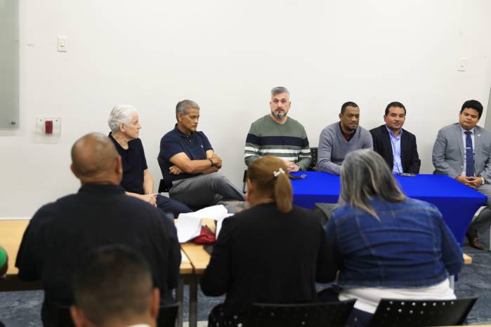 El sector empresarial está representado por Severo Sousa y el expresidente del Consejo Nacional de la Empresa Privada, Antonio Fletcher. El sector empresarial está representado por Severo Sousa y el expresidente del Consejo Nacional de la Empresa Privada, Antonio Fletcher.