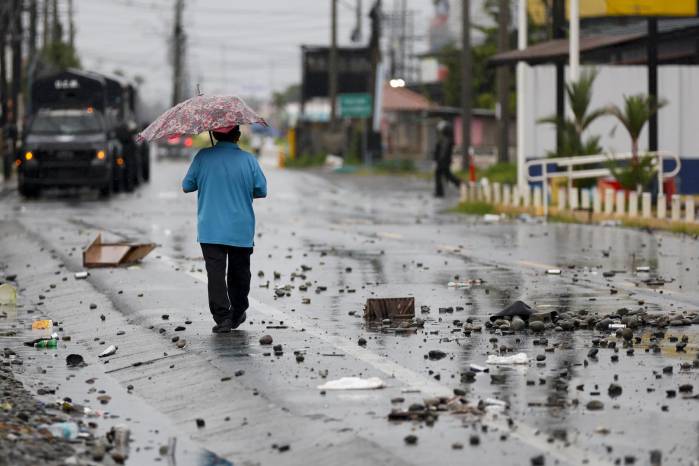 La provincia de Bocas del Toro, zona bananera de Panamá, amaneció el sábado con las telecomunicaciones cortadas y bajo el estado de urgencia decretado por el Gobierno. La provincia de Bocas del Toro, zona bananera de Panamá, amaneció el sábado con las telecomunicaciones cortadas y bajo el estado de urgencia decretado por el Gobierno.