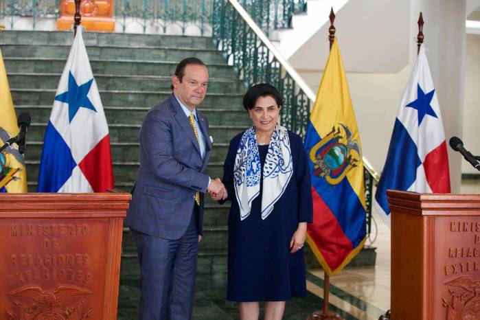 El canciller panameño, Javier Martínez-Acha, y la ministra de Relaciones Exteriores y Movilidad Humana del Ecuador, Gabriela Sommerfeld. El canciller panameño, Javier Martínez-Acha, y la ministra de Relaciones Exteriores y Movilidad Humana del Ecuador, Gabriela Sommerfeld.
