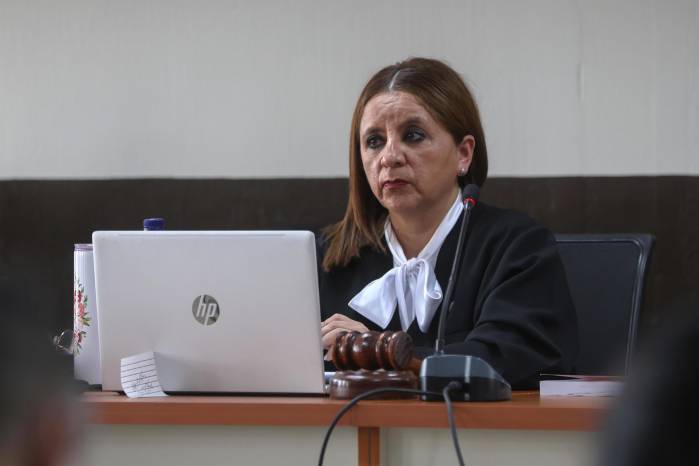 La jueza del Tribunal Séptimo de Sentencia Penal Ingrid Vannesa Cifuentes reacciona en una audiencia este martes, en Ciudad de Guatemala (Guatemala). La jueza del Tribunal Séptimo de Sentencia Penal Ingrid Vannesa Cifuentes reacciona en una audiencia este martes, en Ciudad de Guatemala (Guatemala).