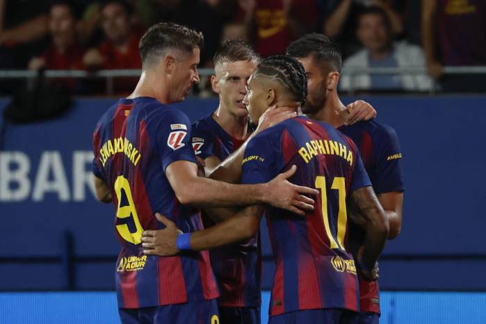 El delantero del Barcelona Ferran Torres (d) celebra tras anotar el segundo gol del equipo durante el partido de la jornada 5 de LaLiga EA Sports que disputan FC Barcelona y Getafe CF este domingo en el Estadi Johan Cruyff. El delantero del Barcelona Ferran Torres (d) celebra tras anotar el segundo gol del equipo durante el partido de la jornada 5 de LaLiga EA Sports que disputan FC Barcelona y Getafe CF este domingo en el Estadi Johan Cruyff.
