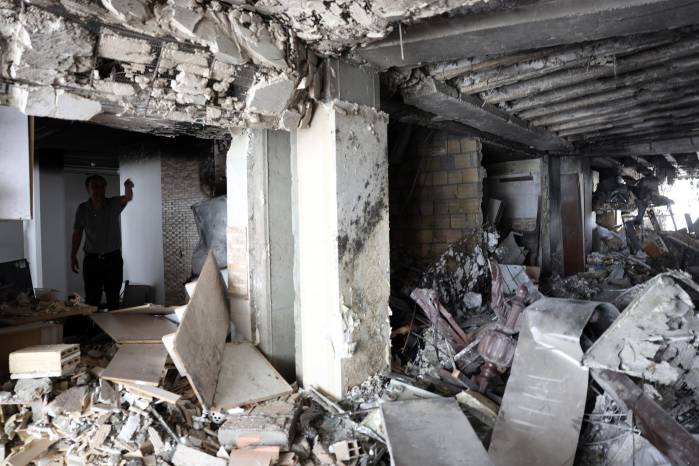 Daños en el interior de una vivienda causados por un reciente ataque aéreo israelí en Teherán, Irán, el 25 de junio de 2025. Daños en el interior de una vivienda causados por un reciente ataque aéreo israelí en Teherán, Irán, el 25 de junio de 2025.