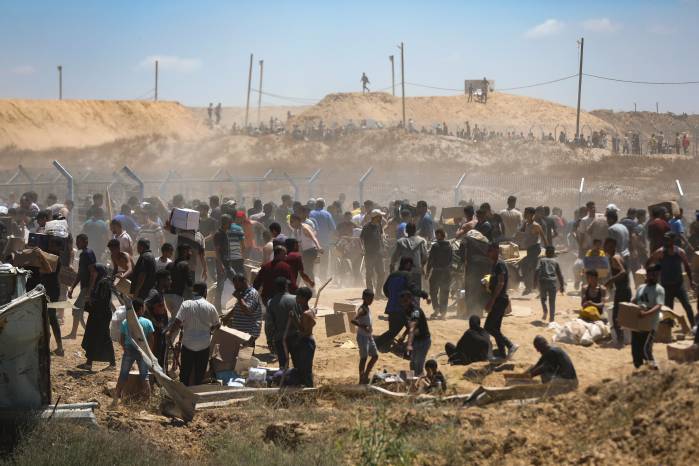 Palestinos esperan suministros en un punto establecido por la Fundación de Ayuda para Gaza, respaldada por Estados Unidos, en una imagen de archivo. Palestinos esperan suministros en un punto establecido por la Fundación de Ayuda para Gaza, respaldada por Estados Unidos, en una imagen de archivo.