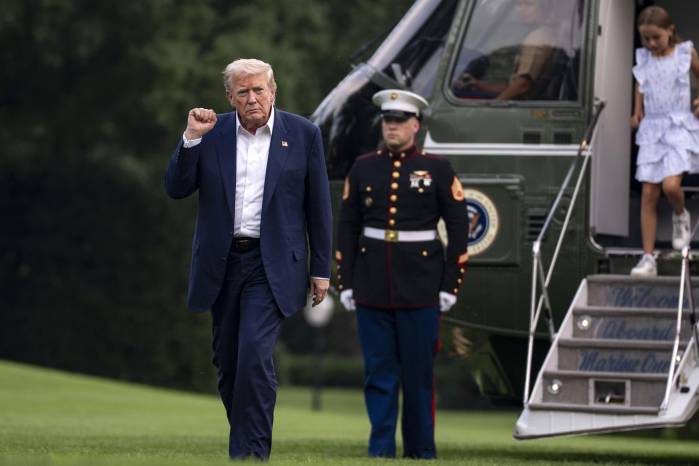 Donald Trump impuso aranceles del 25% a India y amenazó con más sanciones económicas por sus altos gravámenes comerciales y sus relaciones con Rusia. Donald Trump impuso aranceles del 25% a India y amenazó con más sanciones económicas por sus altos gravámenes comerciales y sus relaciones con Rusia.