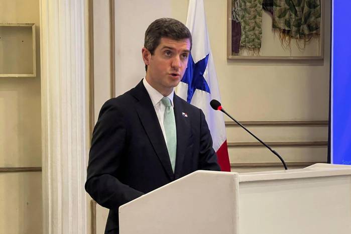 El vicecanciller de Panamá, Carlos Hoyos, en declaraciones a los medios con motivo de su reunión de este miércoles en Nueva Delhi (India) con su par indio, Pabitra Margherit. EFE/ Indira Guerrero El vicecanciller de Panamá, Carlos Hoyos, en declaraciones a los medios con motivo de su reunión de este miércoles en Nueva Delhi (India) con su par indio, Pabitra Margherit. EFE/ Indira Guerrero