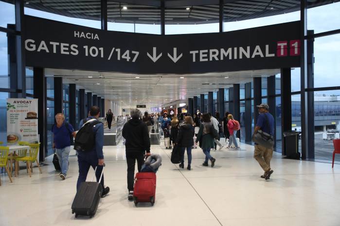 Viajeros transitan en la Terminal 1 del Aeropuerto Internacional de Tocumen. Viajeros transitan en la Terminal 1 del Aeropuerto Internacional de Tocumen.