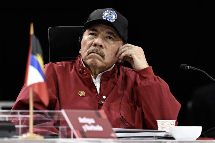 El presidente de Nicaragua, Daniel Ortega, observa durante la sesión inaugural de la XXIV Cumbre del ALBA-TCP en Caracas el 14 de diciembre de 2024. El presidente de Nicaragua, Daniel Ortega, observa durante la sesión inaugural de la XXIV Cumbre del ALBA-TCP en Caracas el 14 de diciembre de 2024.