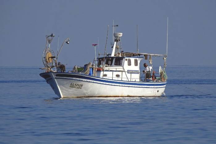 Panamá sigue reforzando su lucha contra la pesca ilegal, que afecta a sus recursos marinos. Panamá sigue reforzando su lucha contra la pesca ilegal, que afecta a sus recursos marinos.