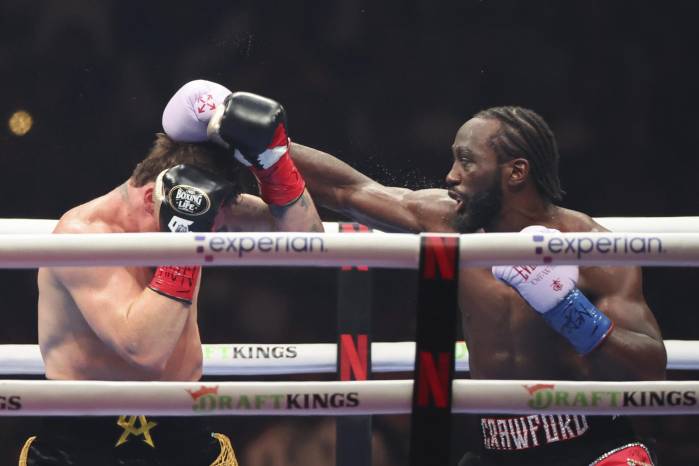 Terence Crawford frente a Saúl ‘Canelo’ Alvarez durante su combate en Las Vegas. Terence Crawford frente a Saúl ‘Canelo’ Alvarez durante su combate en Las Vegas.