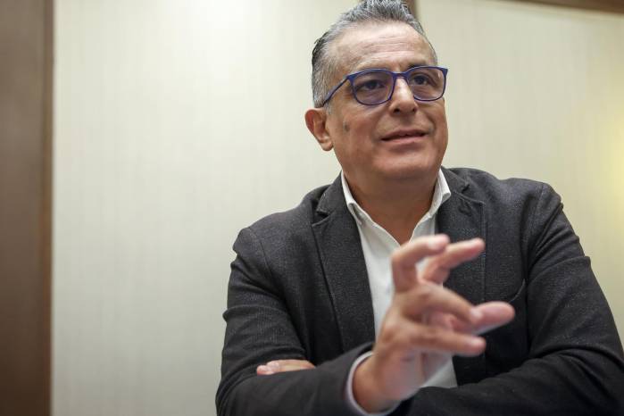 El oncólogo pediatra Alberto Olaya, habla durante una entrevista para EFE en la decimosegunda edición de la Cumbre de Excelencia Médica Amgen. El oncólogo pediatra Alberto Olaya, habla durante una entrevista para EFE en la decimosegunda edición de la Cumbre de Excelencia Médica Amgen.