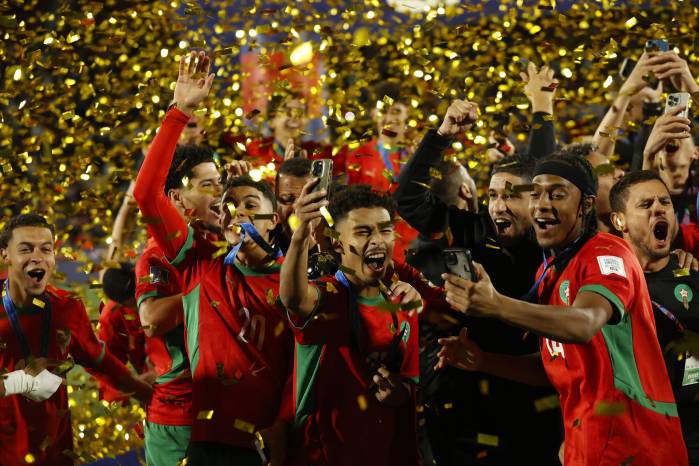 Jugadores de Marruecos celebran este domingo, tras ganar la final de la Copa del Mundo Sub-20 entre Argentina y Marruecos en el estadio Nacional Julio Martínez Prádanos en Santiago (Chile). Jugadores de Marruecos celebran este domingo, tras ganar la final de la Copa del Mundo Sub-20 entre Argentina y Marruecos en el estadio Nacional Julio Martínez Prádanos en Santiago (Chile).