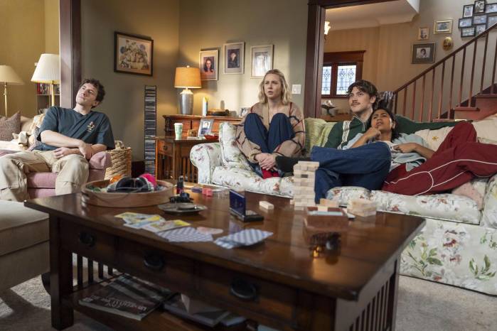 Fotograma de la serie 'Adultos' ('Adults', en inglés), que se estrena en Disney+ el 2 de julio. Fotograma de la serie 'Adultos' ('Adults', en inglés), que se estrena en Disney+ el 2 de julio.