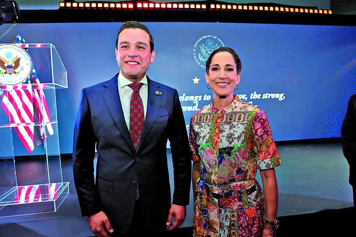 Embajador de Estados Unidos, Kevin Marino Cabrera, y la ministra de Cultura, Maruja Herrera. Embajador de Estados Unidos, Kevin Marino Cabrera, y la ministra de Cultura, Maruja Herrera.