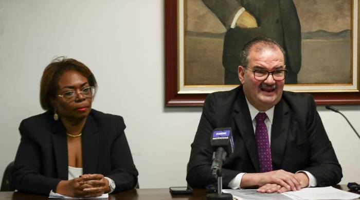 ‘A nuestra representada se le han violado los derechos fundamentales establecidos en nuestra Constitución’, dijo Carrillo (cer.). ‘A nuestra representada se le han violado los derechos fundamentales establecidos en nuestra Constitución’, dijo Carrillo (cer.).