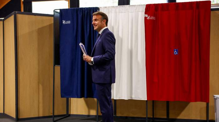 Las proyecciones indican que el partido de extrema derecha Agrupación Nacional arrasó en las elecciones en Francia, lo que es superior a la alianza de Macron. Las proyecciones indican que el partido de extrema derecha Agrupación Nacional arrasó en las elecciones en Francia, lo que es superior a la alianza de Macron.