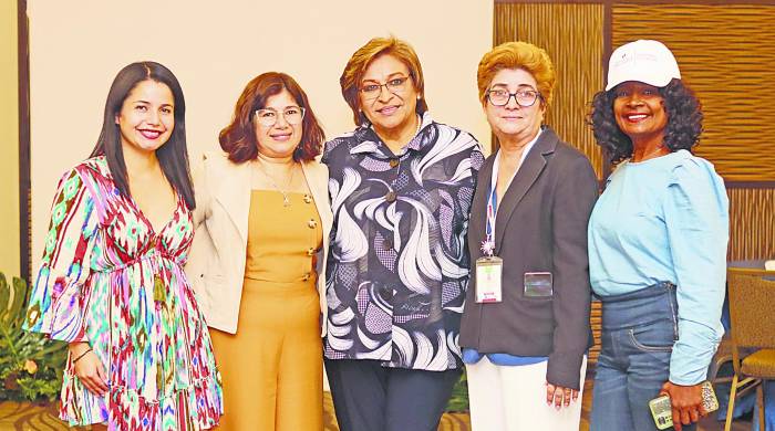 Las mujeres rurales son conforman el 50.4% de la población del país. Las mujeres rurales son conforman el 50.4% de la población del país.