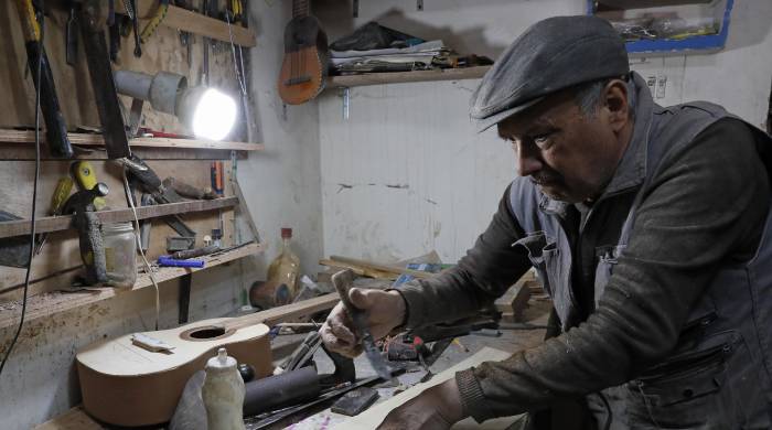Rodríguez es el último ‘luthier’ de la calle de las Mandolinas. Rodríguez es el último ‘luthier’ de la calle de las Mandolinas.