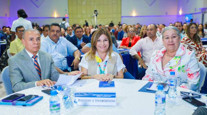 Autoridades en el primer foro de alto nivel del Mides. Autoridades en el primer foro de alto nivel del Mides.