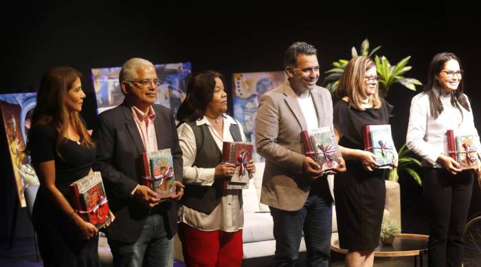 Los aspirantes a la Presidencia y Vicepresidencia de la República se comprometieron con el pedido de que se asignen más recursos al sector cultura. Los aspirantes a la Presidencia y Vicepresidencia de la República se comprometieron con el pedido de que se asignen más recursos al sector cultura.
