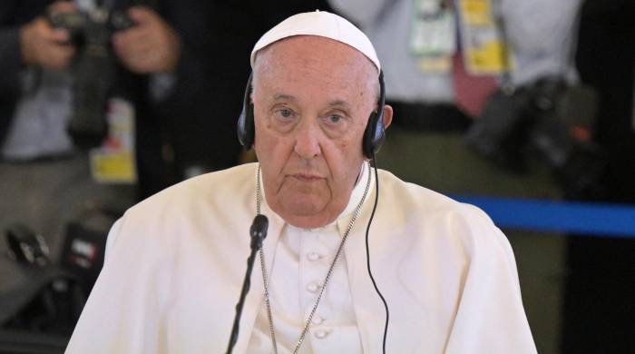 ‘En un drama como el de los conflictos armados, es urgente replantearse el desarrollo y la utilización de dispositivos’, dijo el papa. ‘En un drama como el de los conflictos armados, es urgente replantearse el desarrollo y la utilización de dispositivos’, dijo el papa.