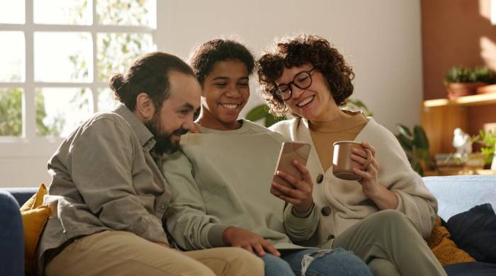 Tener una red de apoyo es fundamental para una niña o adolescente. Tener una red de apoyo es fundamental para una niña o adolescente.