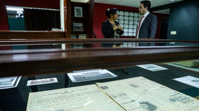 La Biblioteca Nacional salvaguarda el patrimonio documental del país. La Biblioteca Nacional salvaguarda el patrimonio documental del país.