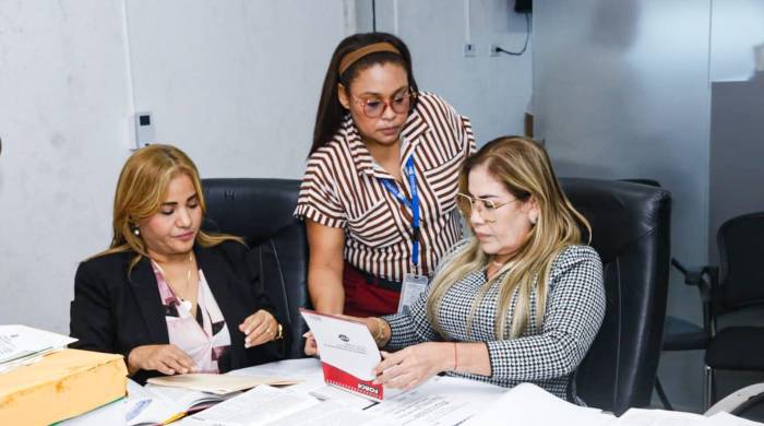 Credenciales revisa documentos para nuevo contralor, diputados de Vamos piden entrevistas Credenciales revisa documentos para nuevo contralor, diputados de Vamos piden entrevistas