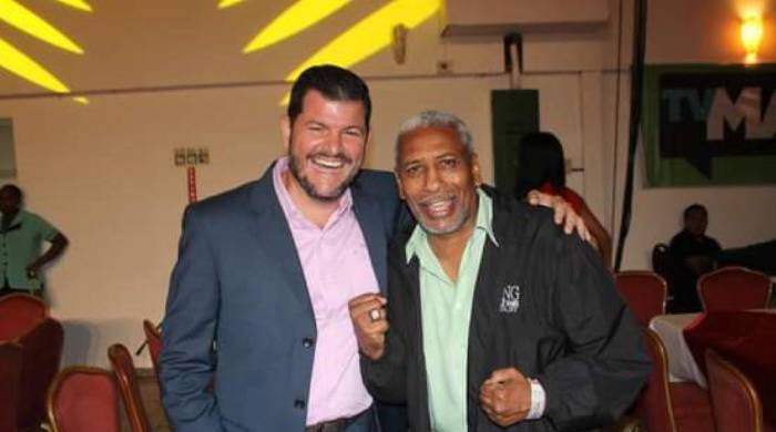 Rogelio Espiño junto al exdoble campeón y miembro del Salón de la Fama, Hilario Zapata. Rogelio Espiño junto al exdoble campeón y miembro del Salón de la Fama, Hilario Zapata.