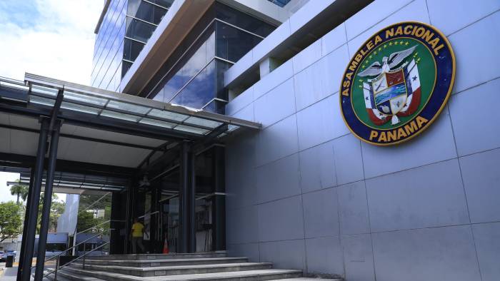 Fachada del edificio donde están las oficinas de los diputados en la Asamblea Nacional. Fachada del edificio donde están las oficinas de los diputados en la Asamblea Nacional.