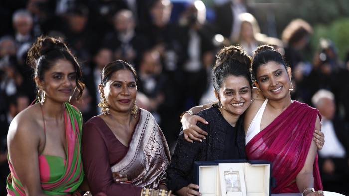 La gigantesca industria cinematográfica de la India es conocida por sus tramas dominadas por personajes masculinos, pero una nueva ola de directoras está ayudando a romper ese molde. La gigantesca industria cinematográfica de la India es conocida por sus tramas dominadas por personajes masculinos, pero una nueva ola de directoras está ayudando a romper ese molde.