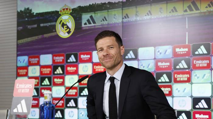 El exjugador del Real Madrid Xabi Alonso es presentado como nuevo entrenador del equipo en Madrid. El exjugador del Real Madrid Xabi Alonso es presentado como nuevo entrenador del equipo en Madrid.