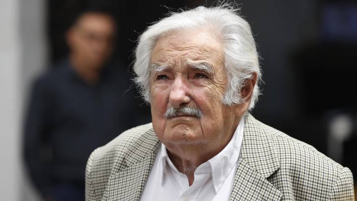 Mujica abandonando las armas por los votos, sin dejar sus ideales socialistas. Mujica abandonando las armas por los votos, sin dejar sus ideales socialistas.