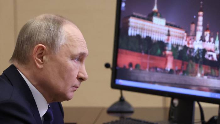 El presidente ruso, Vladimir Putin, anunció una tregua por los 80 años de la victoria de Rusia contra la Alemania nazi. El presidente ruso, Vladimir Putin, anunció una tregua por los 80 años de la victoria de Rusia contra la Alemania nazi.