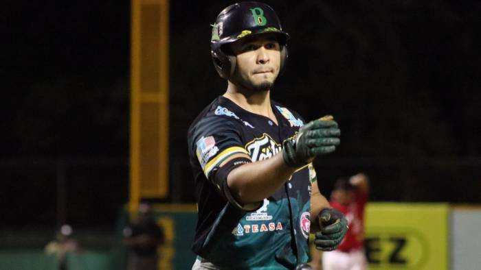 Bocas del Toro logró la victoria en este Juego 3 de la Serie Final ante Coclé 7-4 y ponerse por delante en la serie 2-1. Bocas del Toro logró la victoria en este Juego 3 de la Serie Final ante Coclé 7-4 y ponerse por delante en la serie 2-1.
