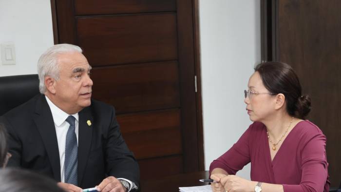 A la reunión con Linares también asistió la embajadora de China en Panamá, Xu Xueyuan. A la reunión con Linares también asistió la embajadora de China en Panamá, Xu Xueyuan.