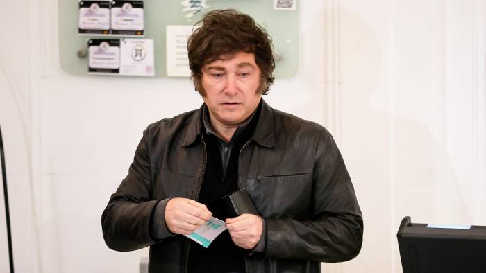El presidente de Argentina, Javier Milei, vota en las elecciones legislativas 2025 este domingo, en Buenos Aires. El presidente de Argentina, Javier Milei, vota en las elecciones legislativas 2025 este domingo, en Buenos Aires.