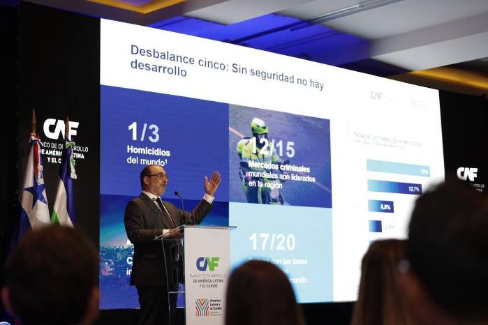 El presidente ejecutivo de CAF, Sergio Díaz-Granados, durante el lanzamiento del Foro Económico de América Latina 2026, el 31 de octubre de 2025. El presidente ejecutivo de CAF, Sergio Díaz-Granados, durante el lanzamiento del Foro Económico de América Latina 2026, el 31 de octubre de 2025.