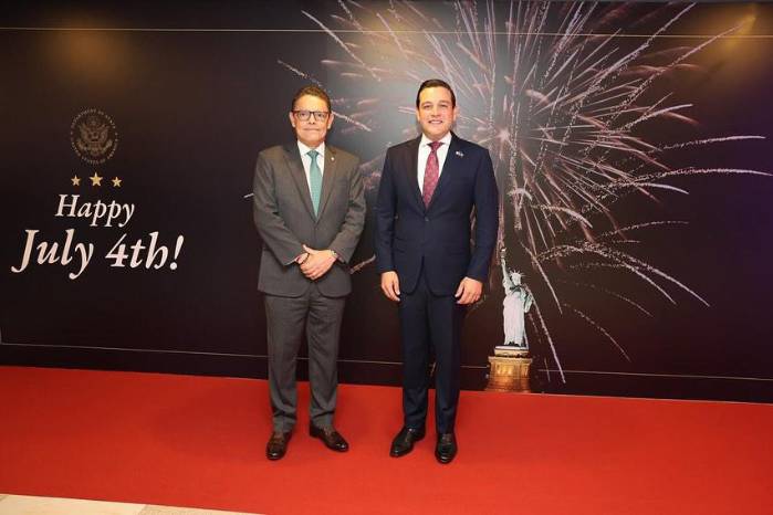 El ministro de Seguridad, Frank Ábrego, junto al embajador Kevin Cabrera, en la celebración del 4 de julio en Panamá. El ministro de Seguridad, Frank Ábrego, junto al embajador Kevin Cabrera, en la celebración del 4 de julio en Panamá.
