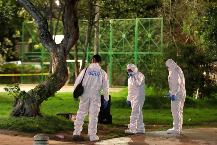 Integrantes de la Dirección de Investigación Criminal e Interpol en la zona donde se presentó el atentado contra el senador Miguel Uribe Turbay. Integrantes de la Dirección de Investigación Criminal e Interpol en la zona donde se presentó el atentado contra el senador Miguel Uribe Turbay.
