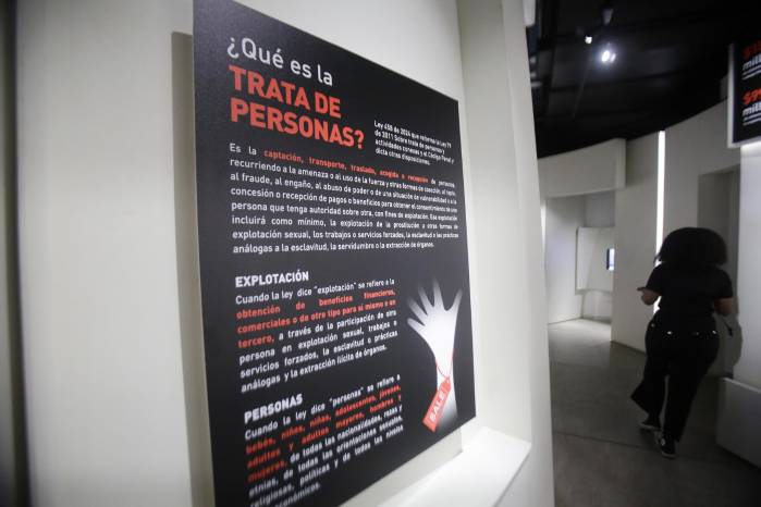 Fotografía de un cartel en la exposición 'Las cifras invisibles de la trata de personas' este miércoles, en el Museo de la Libertad y los Derechos Humanos en Ciudad de Panamá. Fotografía de un cartel en la exposición 'Las cifras invisibles de la trata de personas' este miércoles, en el Museo de la Libertad y los Derechos Humanos en Ciudad de Panamá.