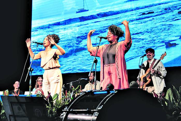 El dúo panameño Afrodisíaco rescata el histórico tamborito ‘Coge el pandero’ en su próximo álbum ‘Palenque Afrodisíaco’, una obra que entrelaza música, memoria y resistencia. El dúo panameño Afrodisíaco rescata el histórico tamborito ‘Coge el pandero’ en su próximo álbum ‘Palenque Afrodisíaco’, una obra que entrelaza música, memoria y resistencia.