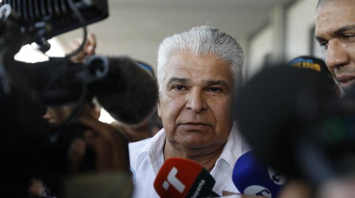 Mulino ante los medios de comunicación. Mulino ante los medios de comunicación.