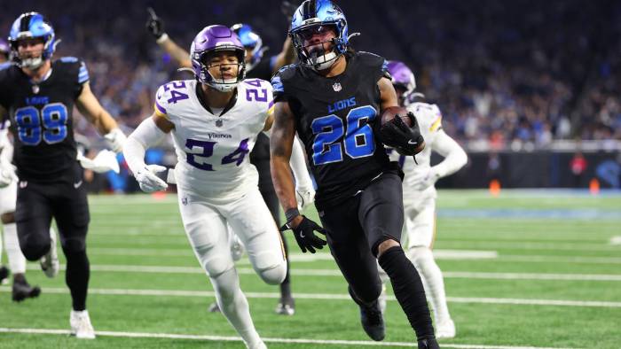 Jahmyr Gibbs (der.) de los Detroit Lions durante el partido frente a los Minnesota Vikings. Jahmyr Gibbs (der.) de los Detroit Lions durante el partido frente a los Minnesota Vikings.