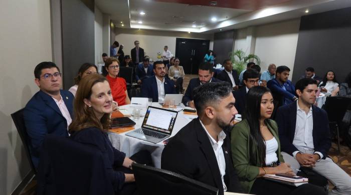 Se trata de la primera convocatoria a los diputados electos de la Asamblea y sus equipos. Se trata de la primera convocatoria a los diputados electos de la Asamblea y sus equipos.