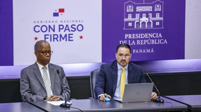 Rogelio Gordón, subdirector designado de la CSS, y César Herrera, asesor financiero del equipo del director Dino Mon. Rogelio Gordón, subdirector designado de la CSS, y César Herrera, asesor financiero del equipo del director Dino Mon.