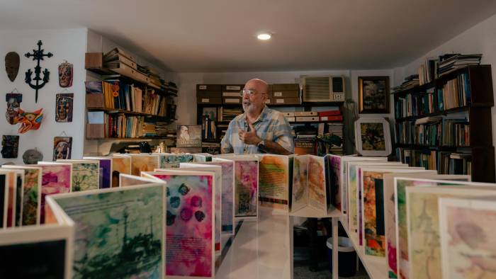 Fotografía cedida por David Rojas del investigador en ciencias marinas y acuarelista ecuatoriano, Roberto Jiménez. Fotografía cedida por David Rojas del investigador en ciencias marinas y acuarelista ecuatoriano, Roberto Jiménez.