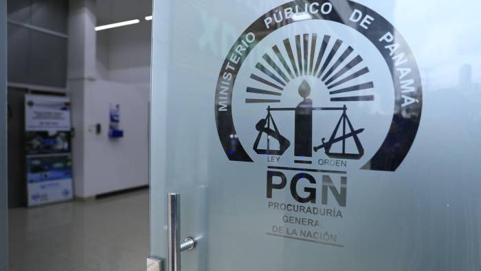 De acuerdo con la denuncia, esas irregularidades incluyen uso ilegal de fondos para cubrir déficits del programa de Invalidez, Vejez y Muerte. De acuerdo con la denuncia, esas irregularidades incluyen uso ilegal de fondos para cubrir déficits del programa de Invalidez, Vejez y Muerte.